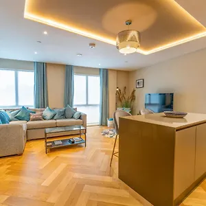  Apartment Entire 2 Bed - Free Parking - No. 35 - The Cosy Collection Ltd United Kingdom